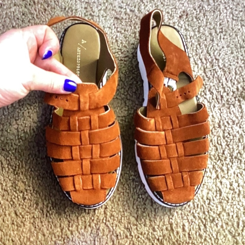 ANTHROPOLOGIE women's sandal size 7 new without box, I accept offers